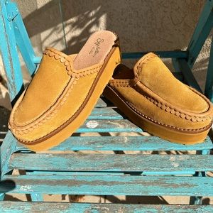 Never worn!!! Seychelles tan suede mules, women’s size 8